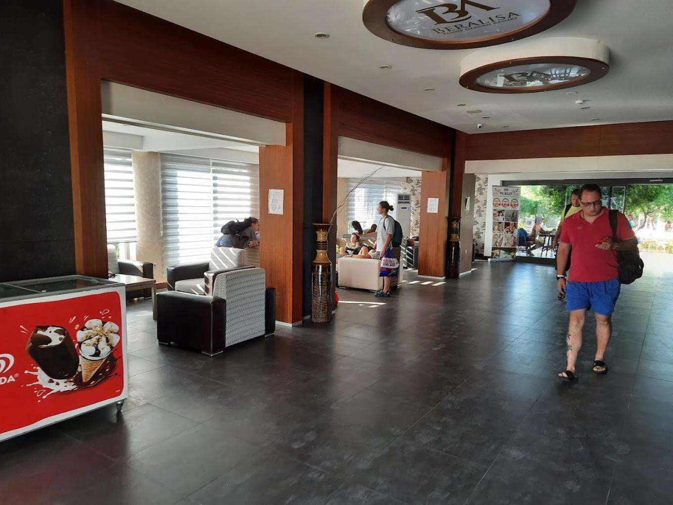 Omorfi Garden Hotel