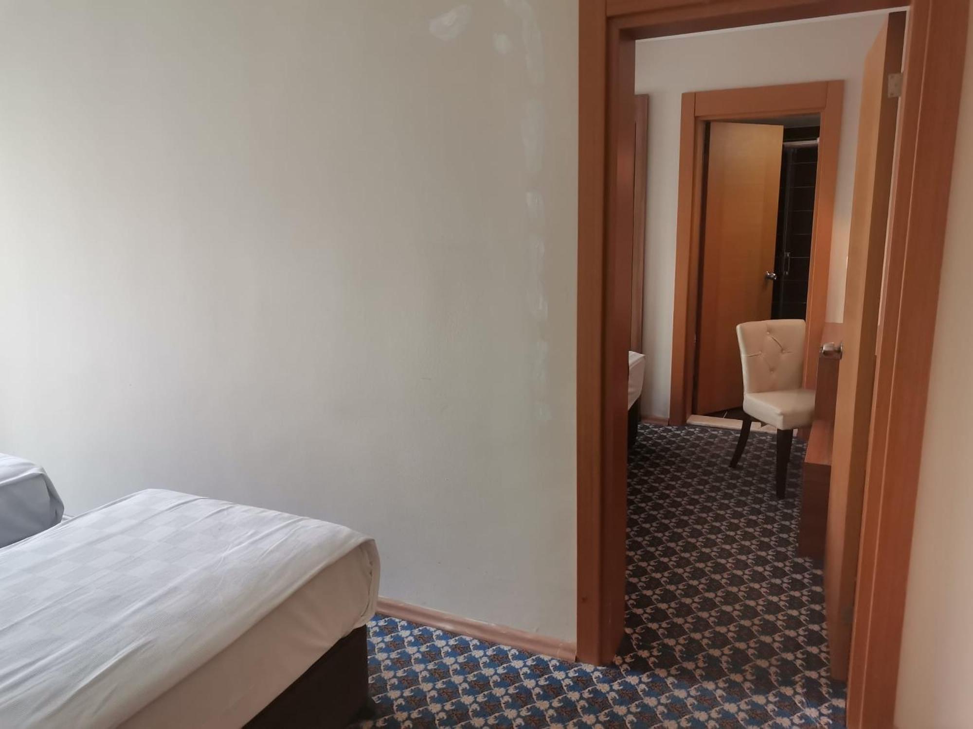 Omorfi Garden Hotel